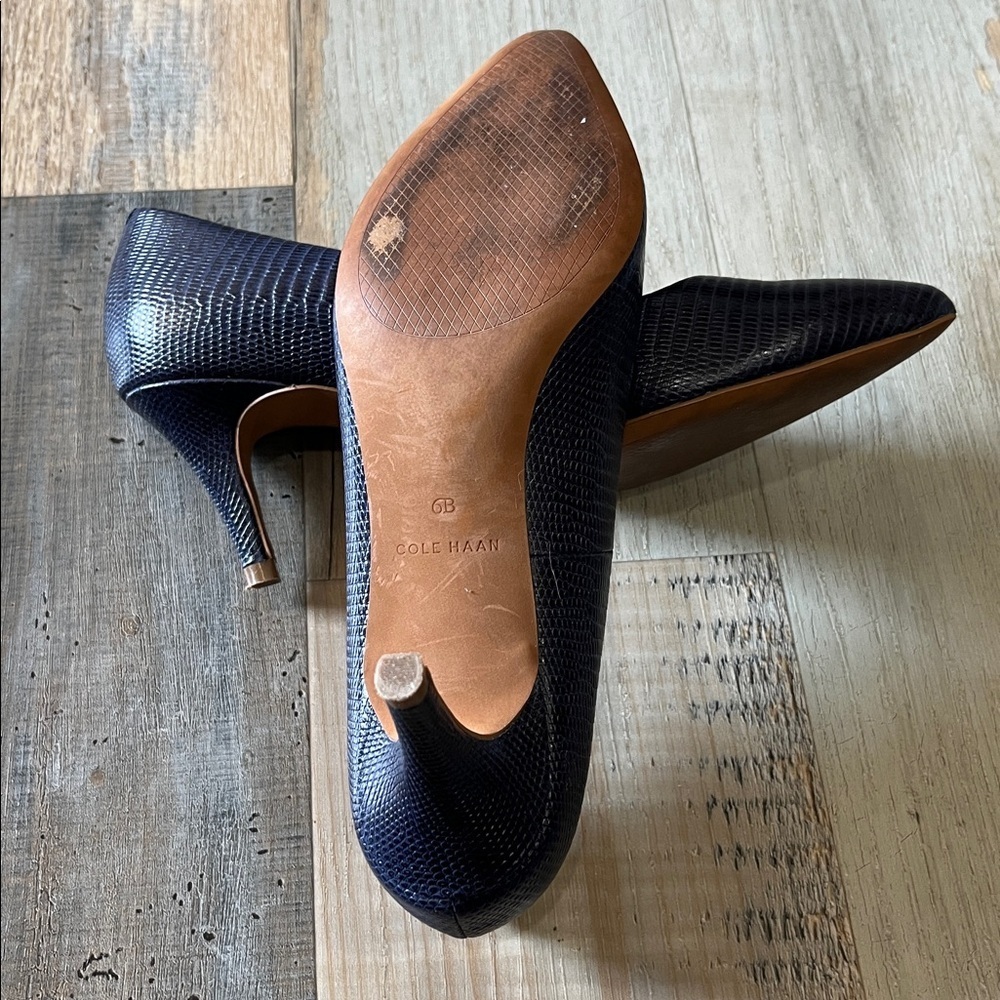 Cole Haan Women's Navy Blue Textured 7” Heels Sz 6B Office Career Business Chic - Picture 9 of 10